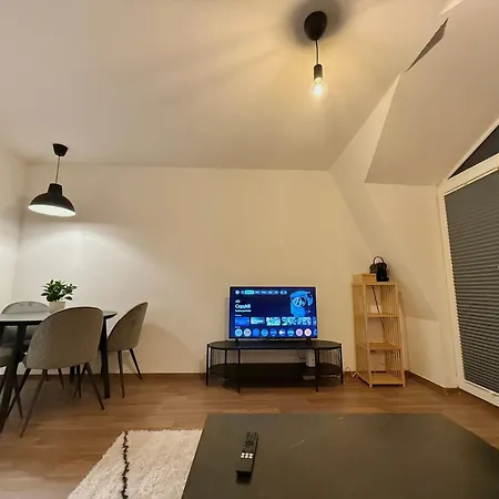 Modernes Mit Balkon Und Parkplatz Nahe Uniklinik