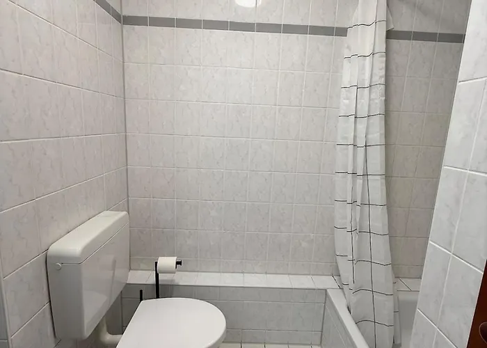 Modernes Apartment Mit Balkon & Gratis Parkplatz Bei Uniklinik * Магдебург