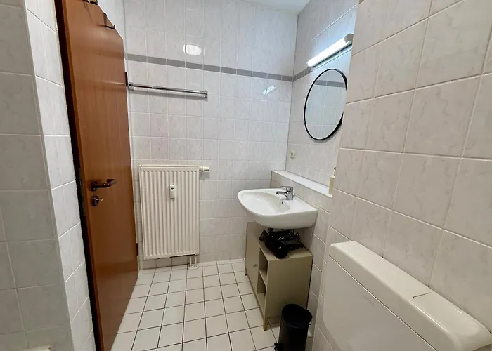 Lägenhet Modernes Mit Balkon Und Parkplatz Nahe Uniklinik Magdeburg