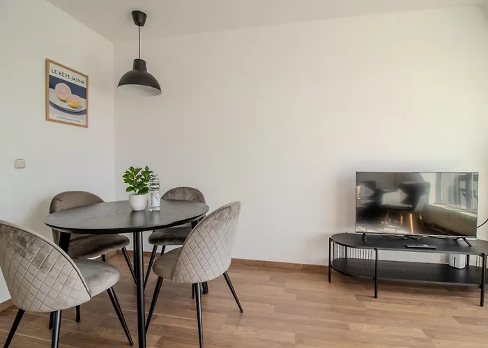 Modernes Apartment Mit Balkon & Gratis Parkplatz Bei Uniklinik Апартаменты *